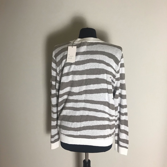 Cream/Gray Pattern Sweater NWT - Picture 2 of 4